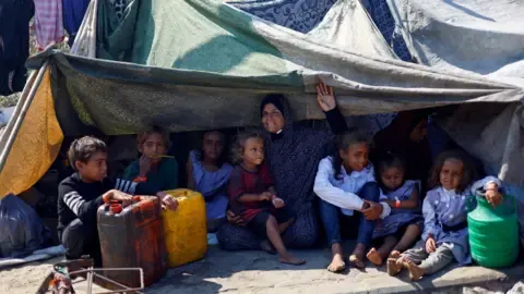 Dire Conditions within Gaza City while Military Forces Advance